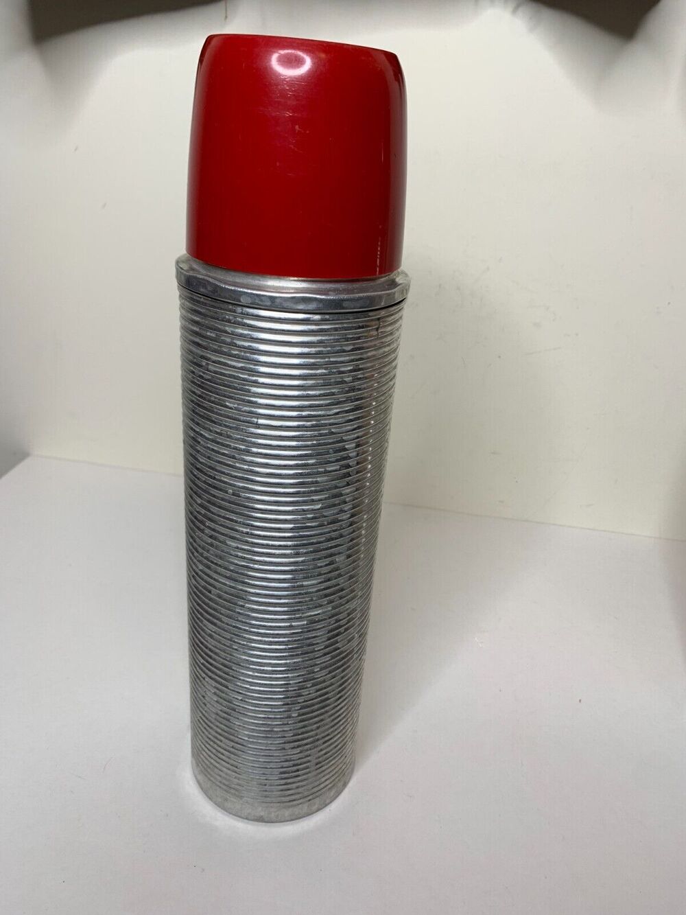 THERMOS Brand Vacuum Bottle Model 2484 Aluminum Ribbed 4 Cups Red Lid Cork